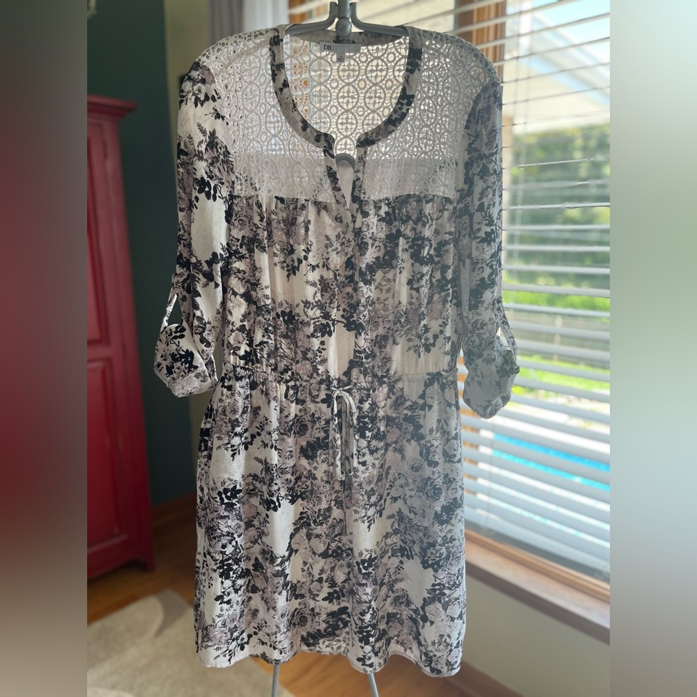 DR2 crocheted upper chest & back floral shirt dress SZ M